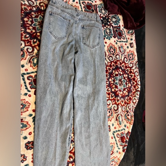 light ripped jeans ! - Picture 3 of 4